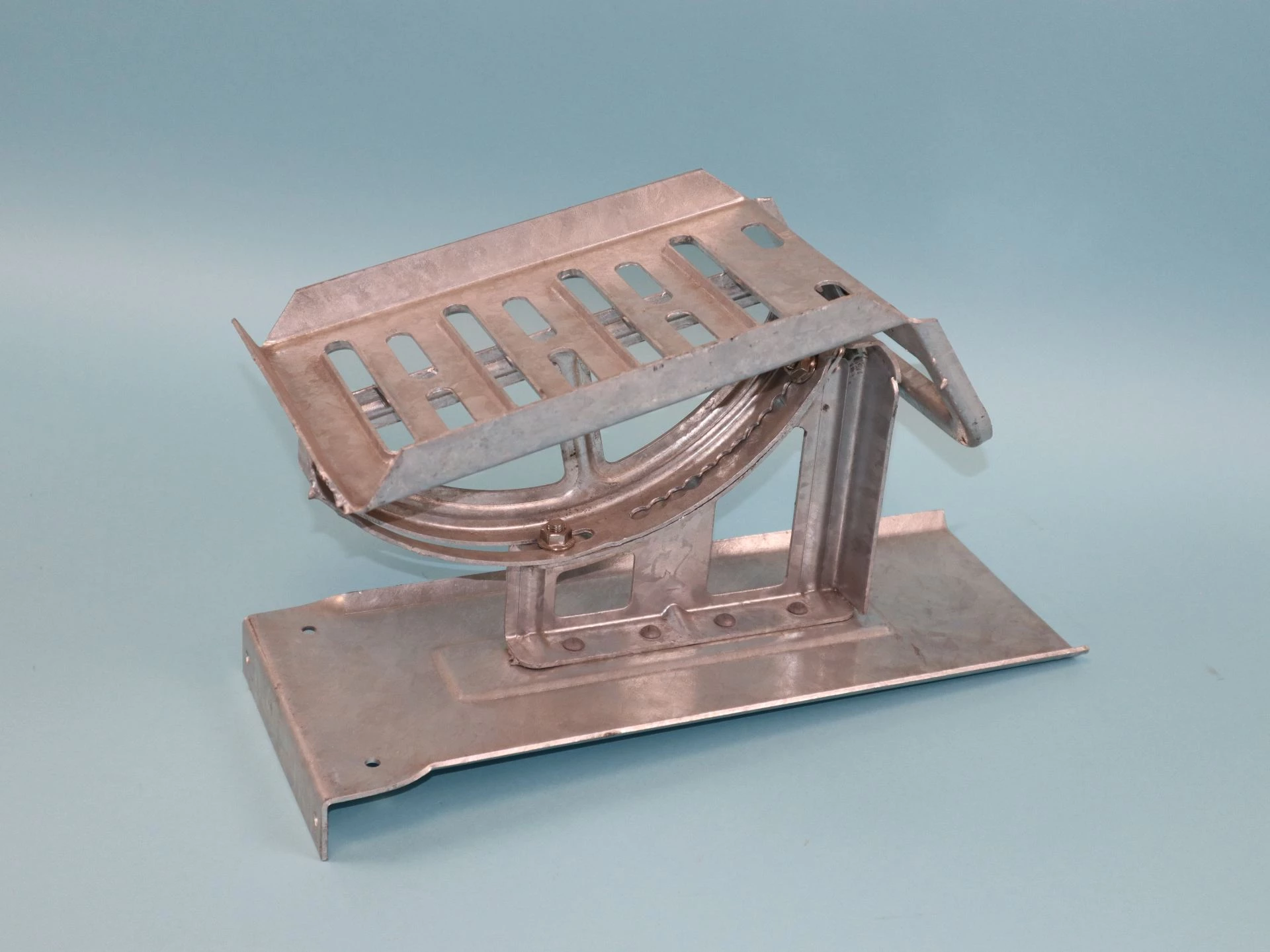 Einzeldachtritt, auf Grundplatte