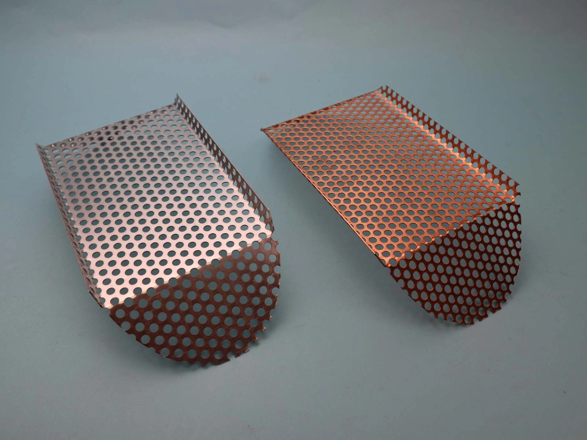 Laubsieb zum Einlegen in die halbrunde Dachrinne