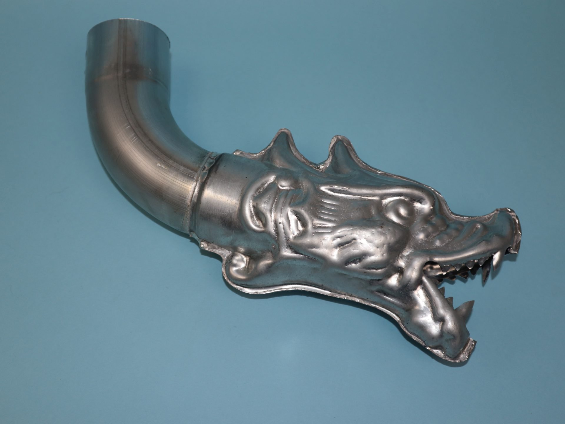 Wasserspeier Drachenkopf mit Bogen - Titanzink Wasserspeier Drachenkopf mit Bogen - Titanzink