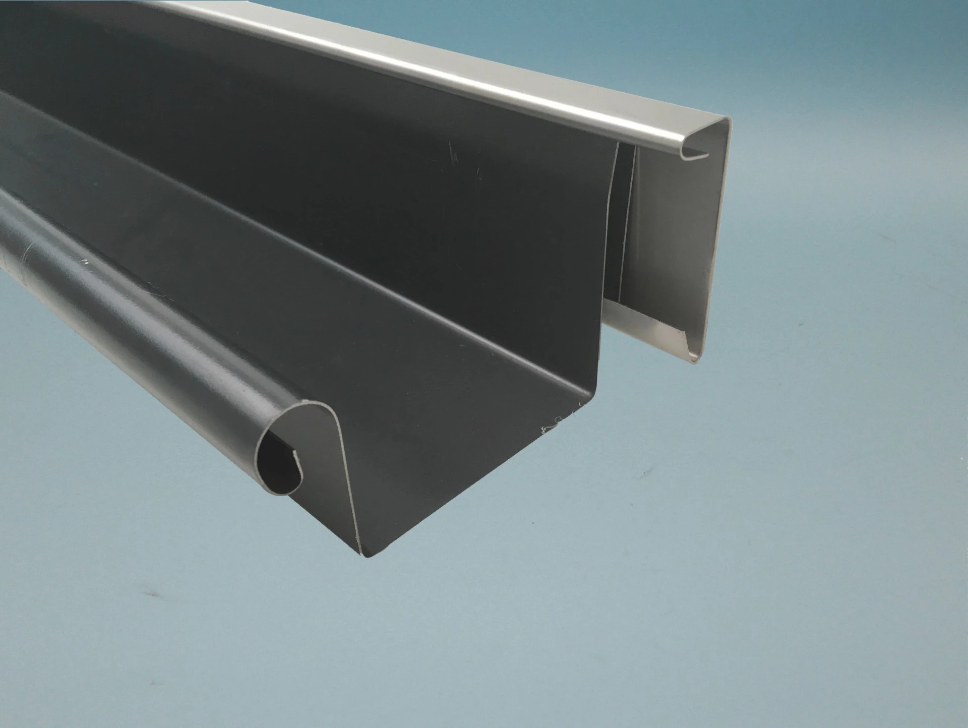 Kleindachrinne, Kastenrinne verzinkt/anthrazit - stirnseitige Befestigung