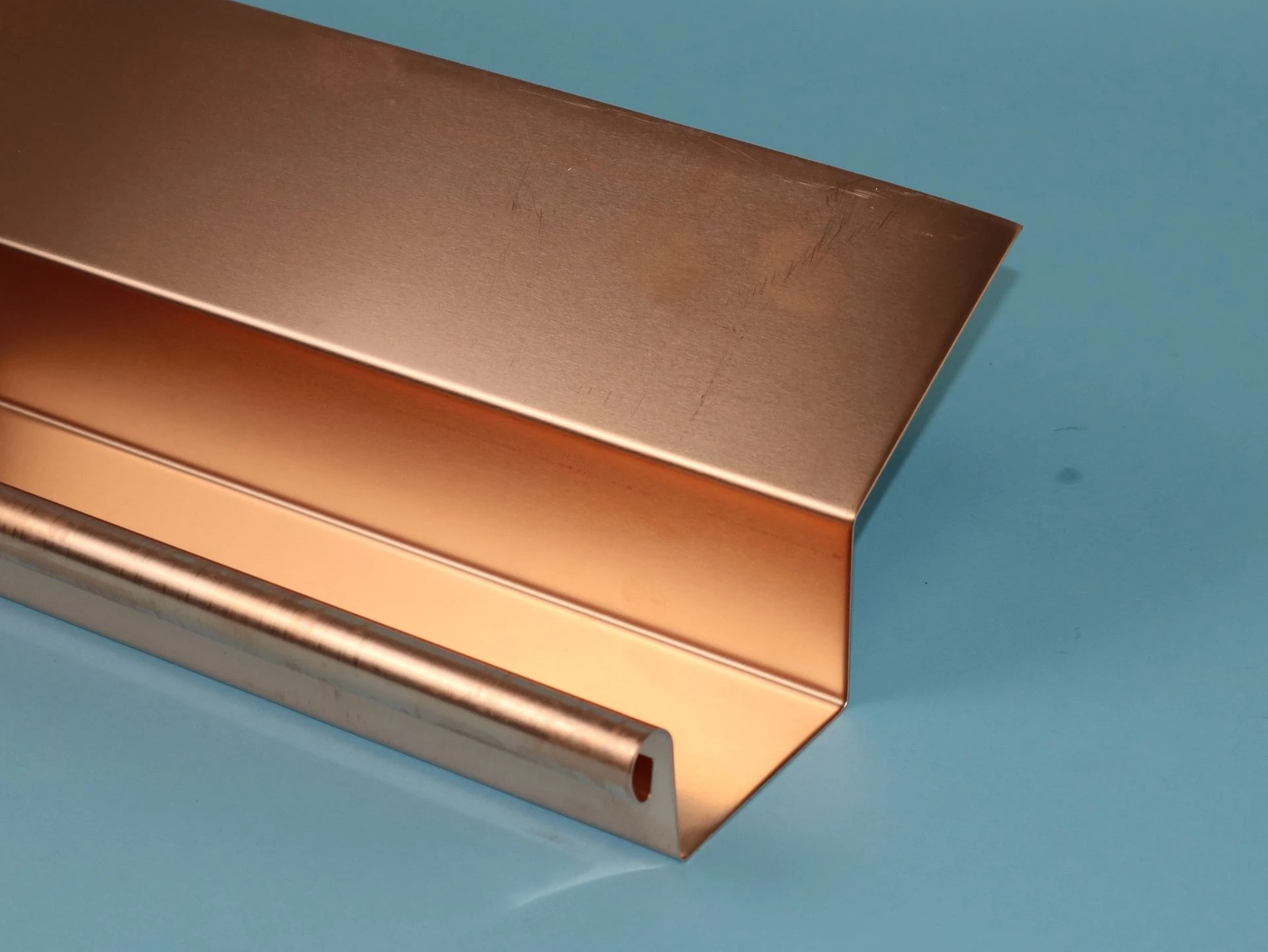 Kleindachrinne, Kastenrinne Kupfer - Befestigung auf dem Dach 