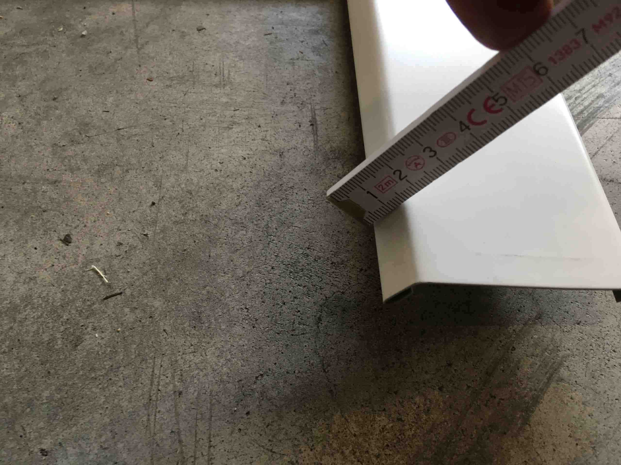 PRODUKTIONSFEHLER - Blende Aluminium weiß für stranggepresste Kappleiste 