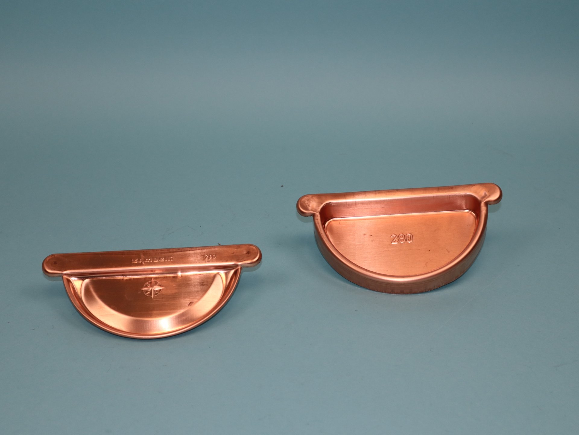 Dachrinnenboden Kupfer in verschiedenen Ausführungen Dachrinnenboden Kupfer in verschiedenen Ausführungen