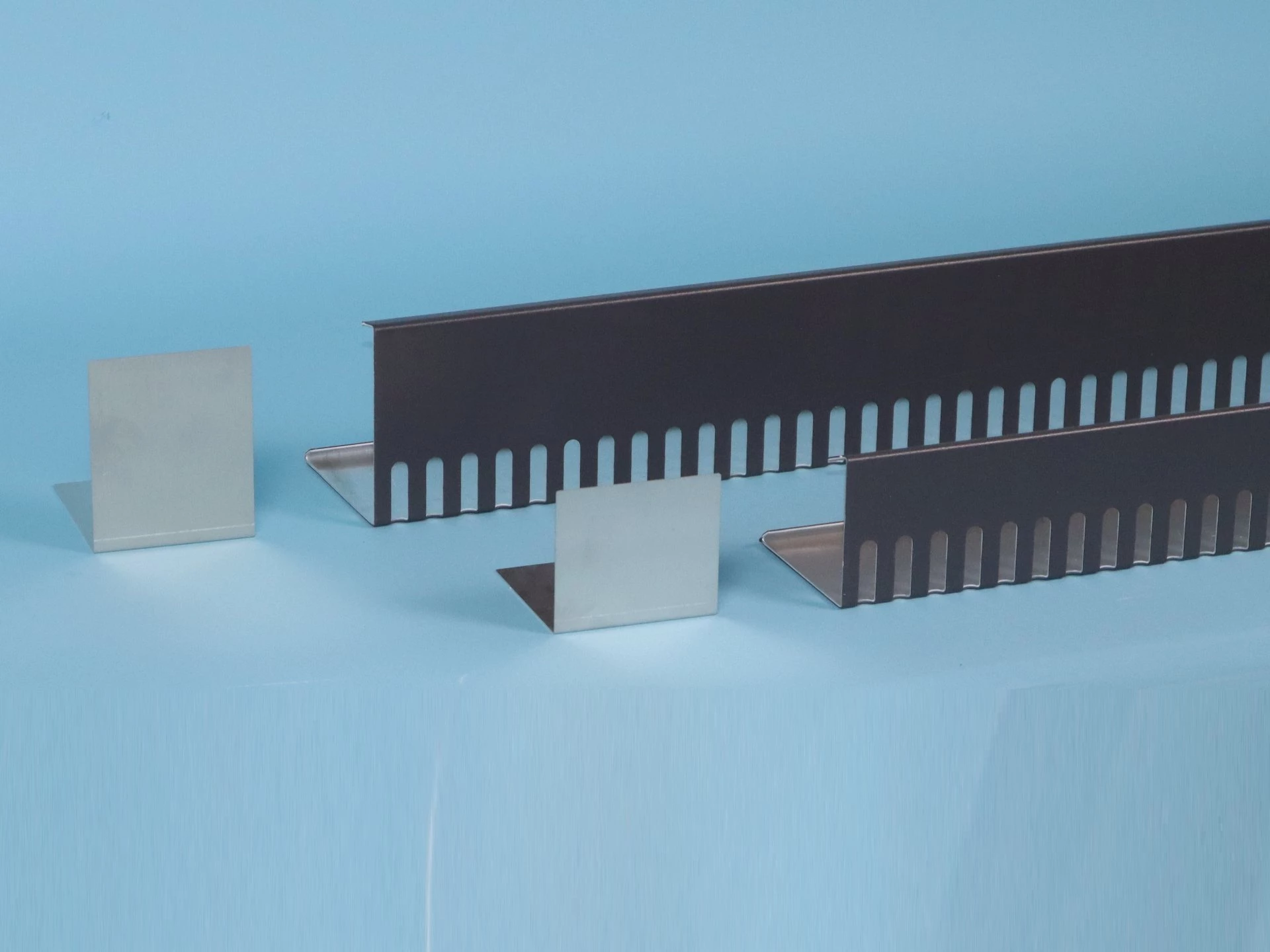 Alu Kiesfangleiste anthrazit, 2m lang