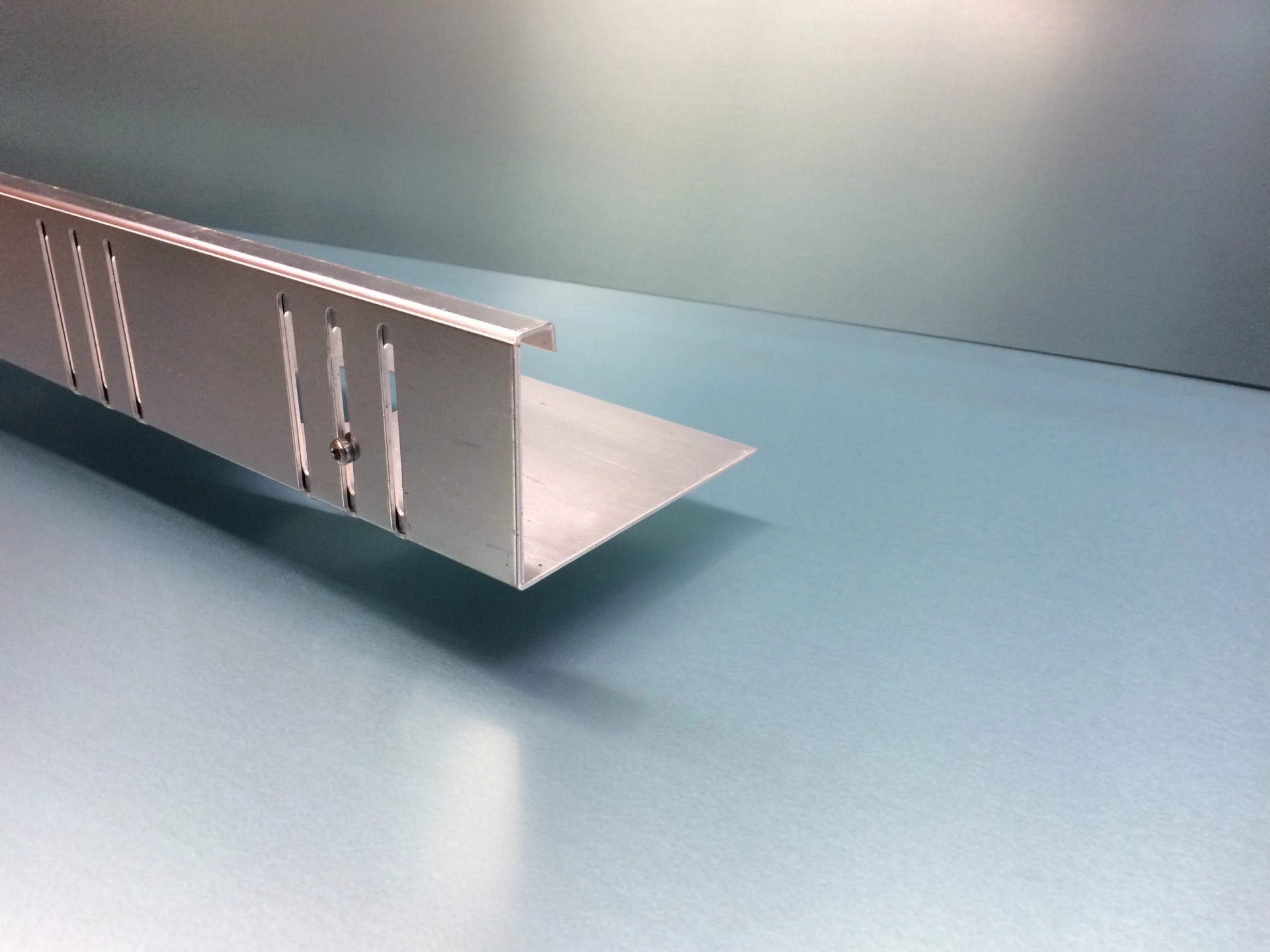 Kiesfangleiste höhenverstellbar, 2m lang