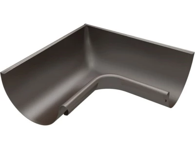 Ein Dachrinnenwinkel aus Metall, halbrund mit einem gebogenen Ausgang. Die Oberfläche ist glatt und gewöhnlich in einer dunklen Farbe. Der Winkel ist auf einem neutralen Hintergrund positioniert.